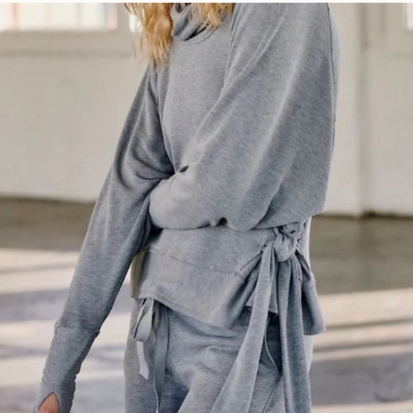 Free People Gray Movement Flow Long Sleeve Raw Hem Athletic Pullover - Picture 10 of 10